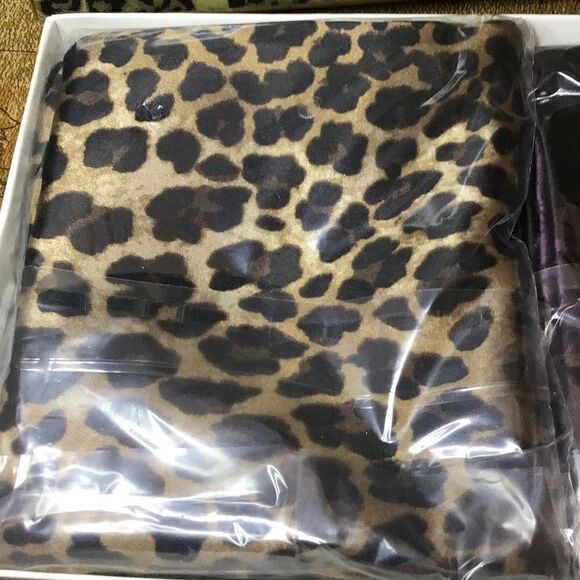 Scarf set new in the box by Dennis basso - Picture 4 of 5